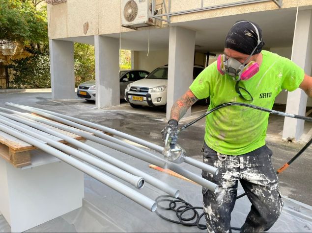צביעה בלחץ אוויר של צינורות